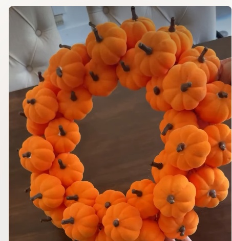DIY Budget-friendly pumpkin wreath